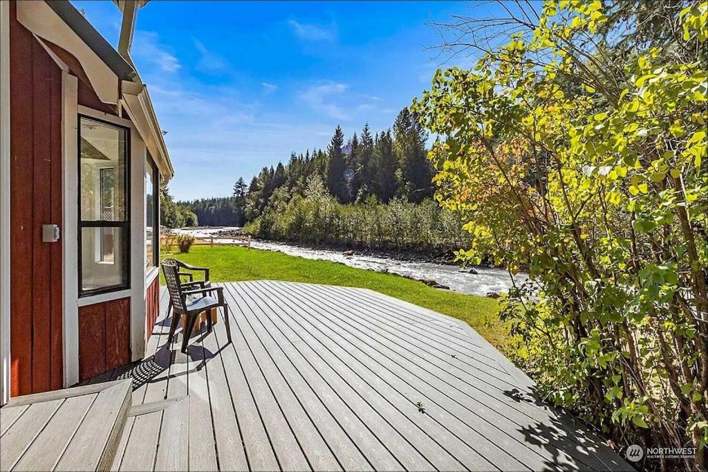 New: Steps From White River Near Mount Rainier National Park Greenwater المظهر الخارجي الصورة
