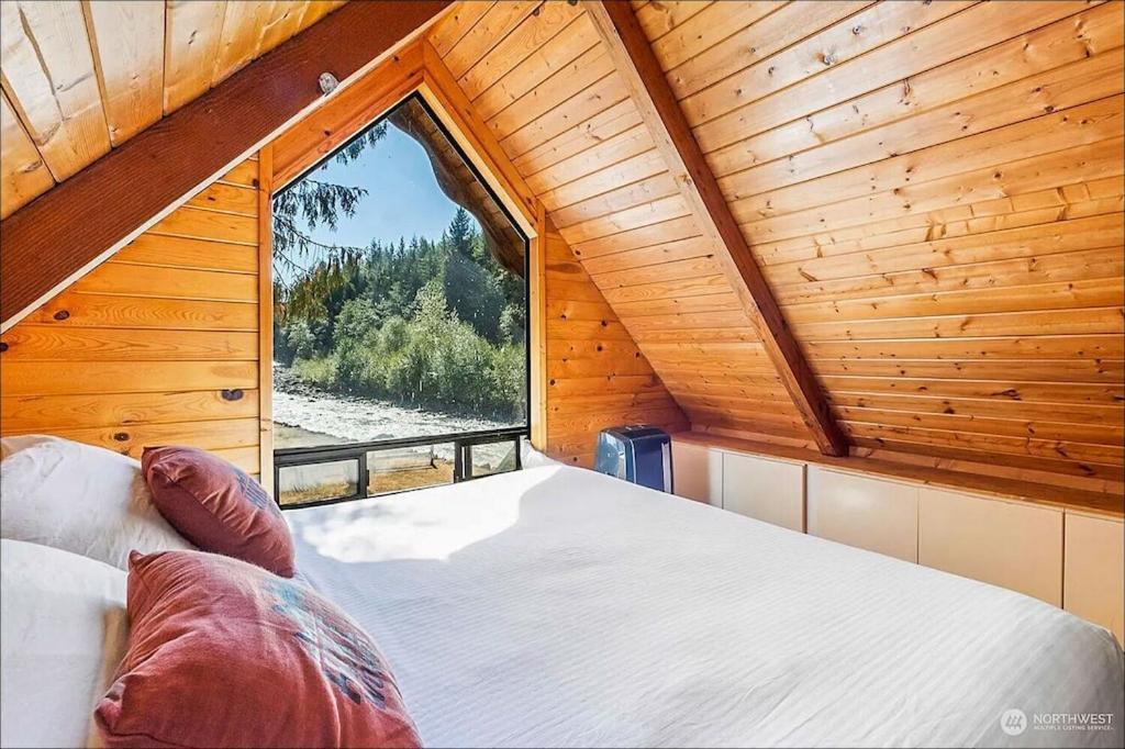 New: Steps From White River Near Mount Rainier National Park Greenwater المظهر الخارجي الصورة