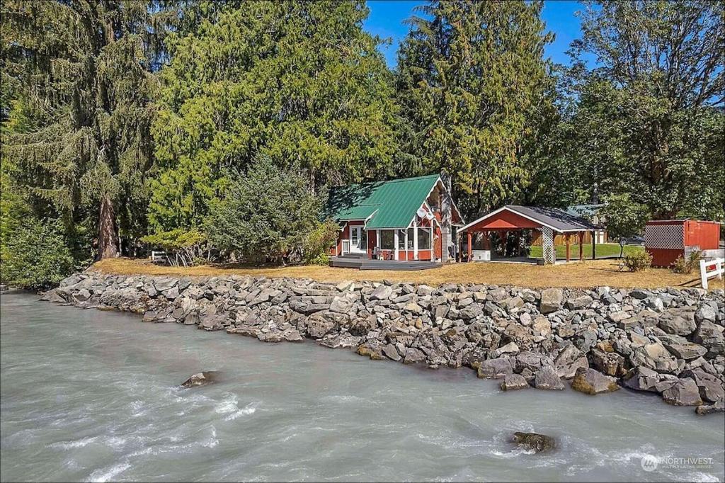 New: Steps From White River Near Mount Rainier National Park Greenwater المظهر الخارجي الصورة
