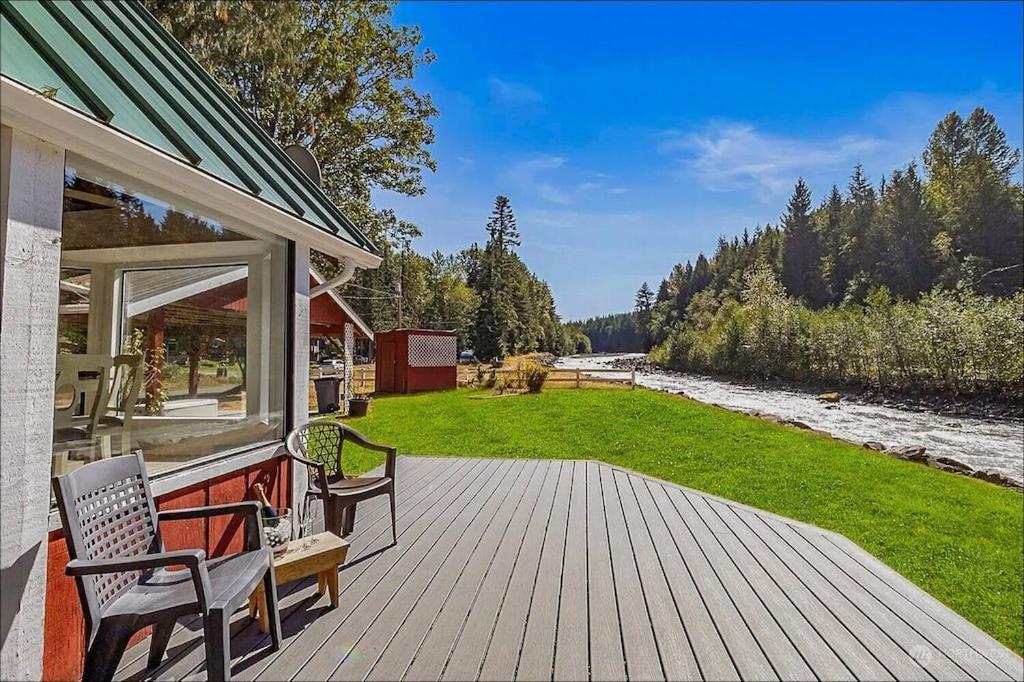 New: Steps From White River Near Mount Rainier National Park Greenwater المظهر الخارجي الصورة